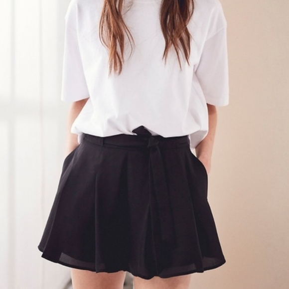 Aritzia Sunday Best Westley Short - Picture 3 of 3